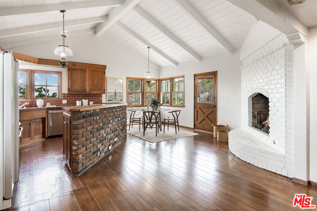 27280 Eastvale Road Palos Verdes Peninsula, CA 90274 - Photo 2 of 34 a very nice looking living room with a large window and wooden floor
