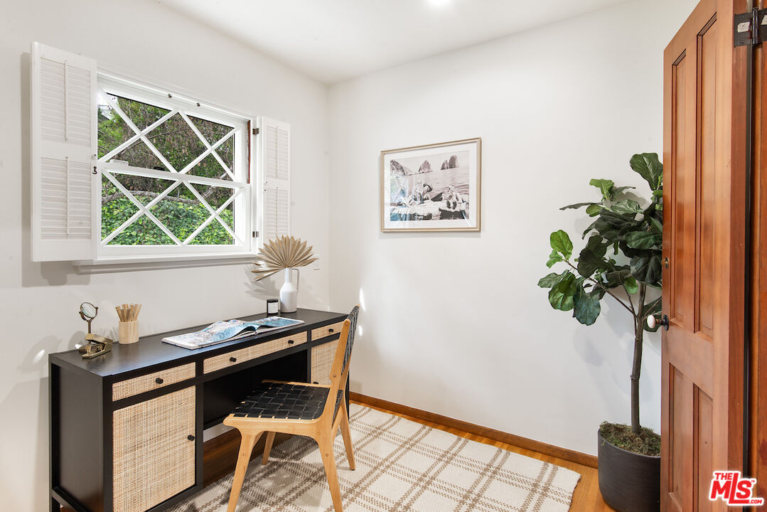 27280 Eastvale Road Palos Verdes Peninsula, CA 90274 - Photo 21 of 34 a workspace with furniture and a window