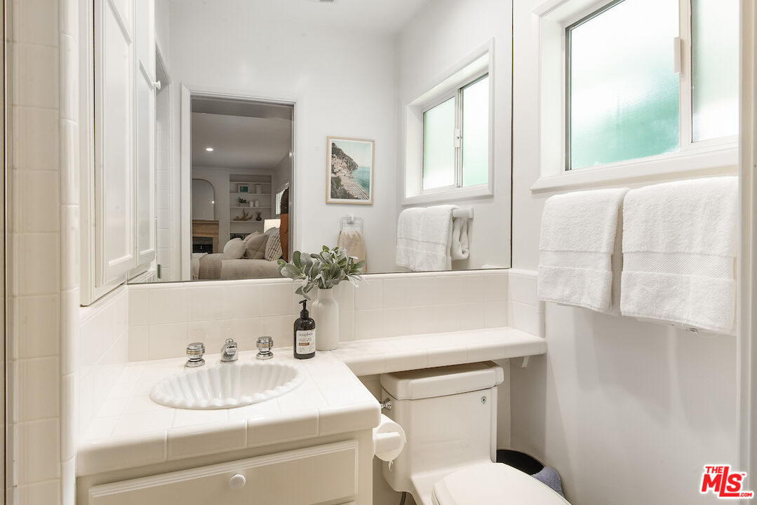 27280 Eastvale Road Palos Verdes Peninsula, CA 90274 - Photo 24 of 34 a bathroom with a sink toilet and mirror