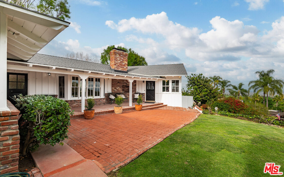 27280 Eastvale Road Palos Verdes Peninsula, CA 90274 - Photo 31 of 34 a front view of house with yard and green space