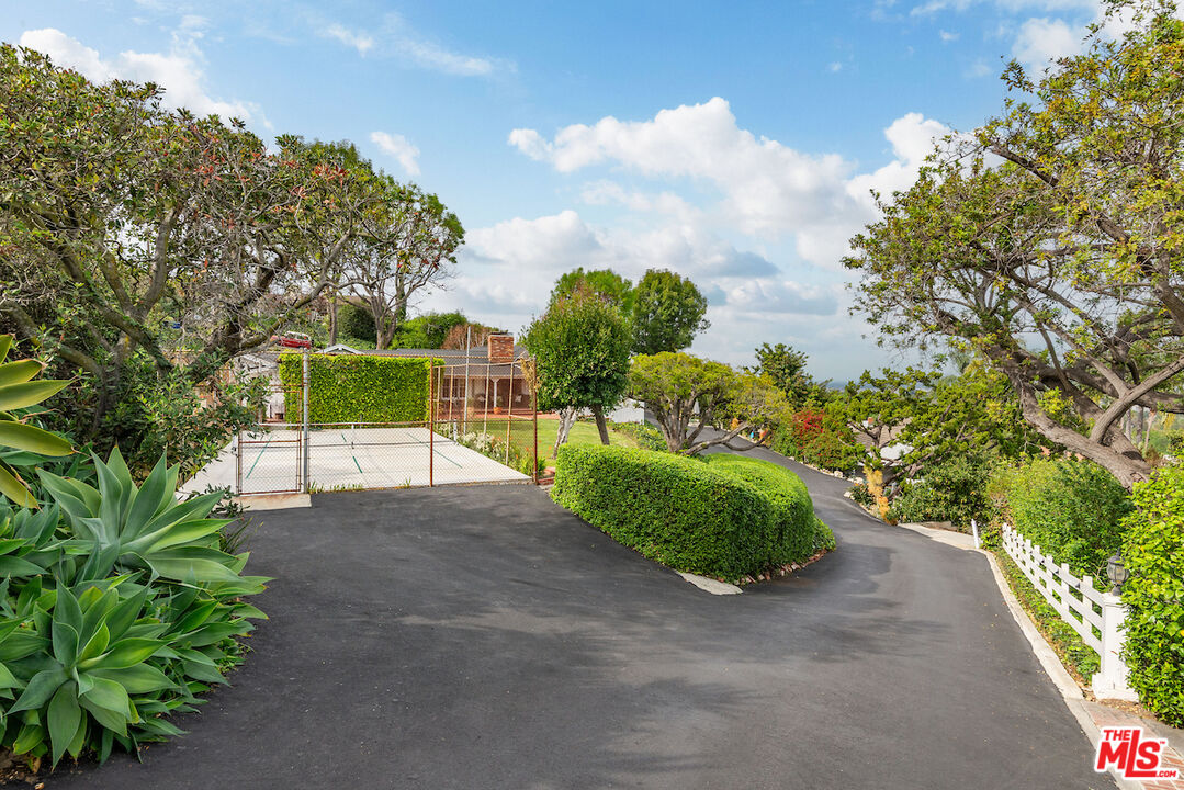 27280 Eastvale Road Palos Verdes Peninsula, CA 90274 - Photo 33 of 34 a view of a park with plants and trees
