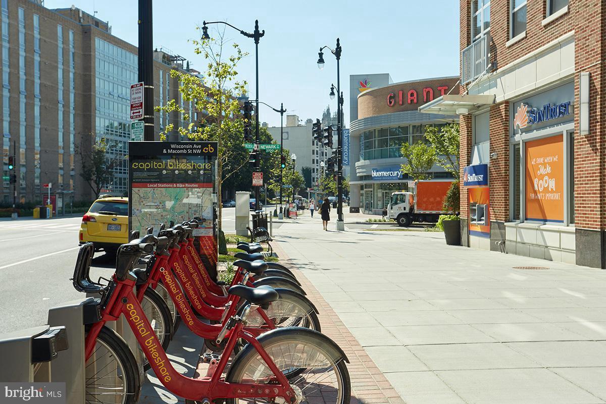 3880 Rodman Street Northwest, Unit C213 Washington, DC 20016 - Photo 19 of 32 a view of an outdoor space