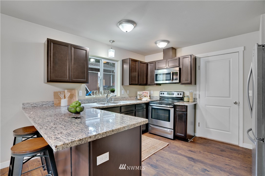 948 Southwest View Drive Port Orchard, WA 98367 - Photo 7 of 20 Gallery Image 7