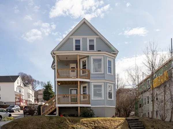 $2,150 | 74 Green Hill Parkway, Unit 1, Worcester, MA 01605