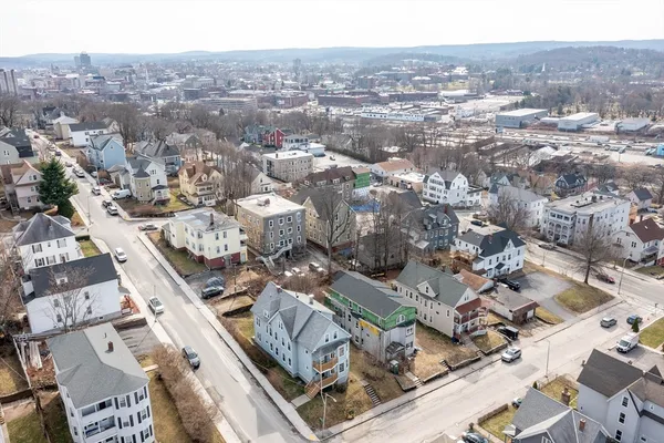 $2,150 | 74 Green Hill Parkway, Unit 1, Worcester, MA 01605