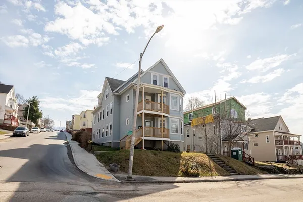 $2,150 | 74 Green Hill Parkway, Unit 1, Worcester, MA 01605