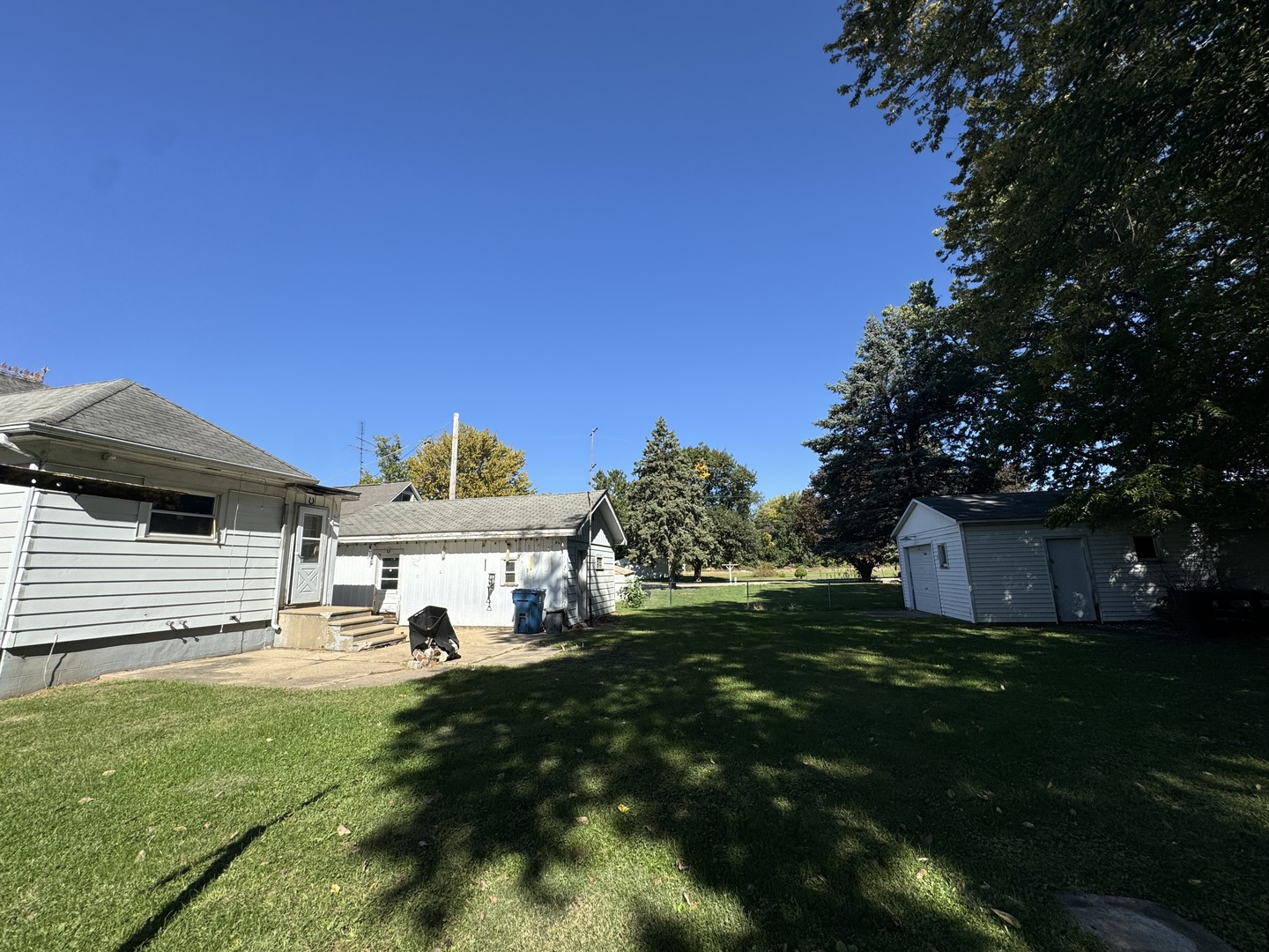 106 Main Street Nelson, IL 61021 - Photo 6 of 17 a front view of a house with garden
