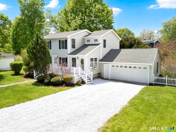 $735,000 | 5 Central Avenue, East Lyme, CT 06357