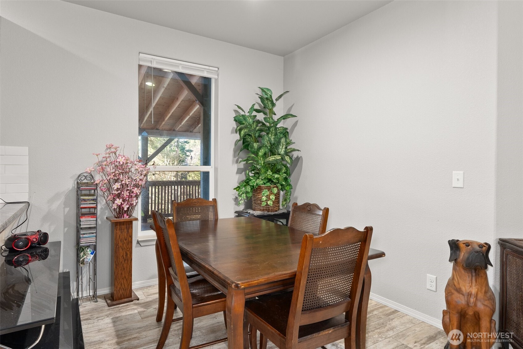 4 Lakeview Lane South Bend, WA 98586 - Photo 23 of 40 a dining room with furniture and window
