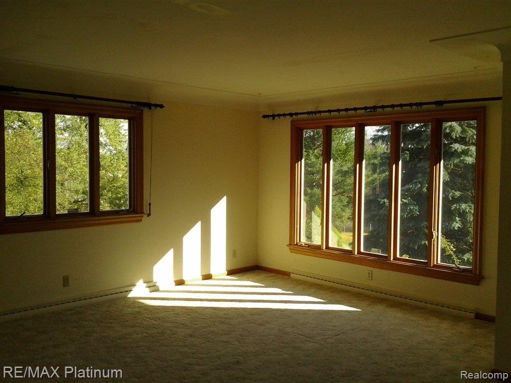 1260 West Ray Road Fenton, MI 48430 - Photo 12 of 15 Living Room 2