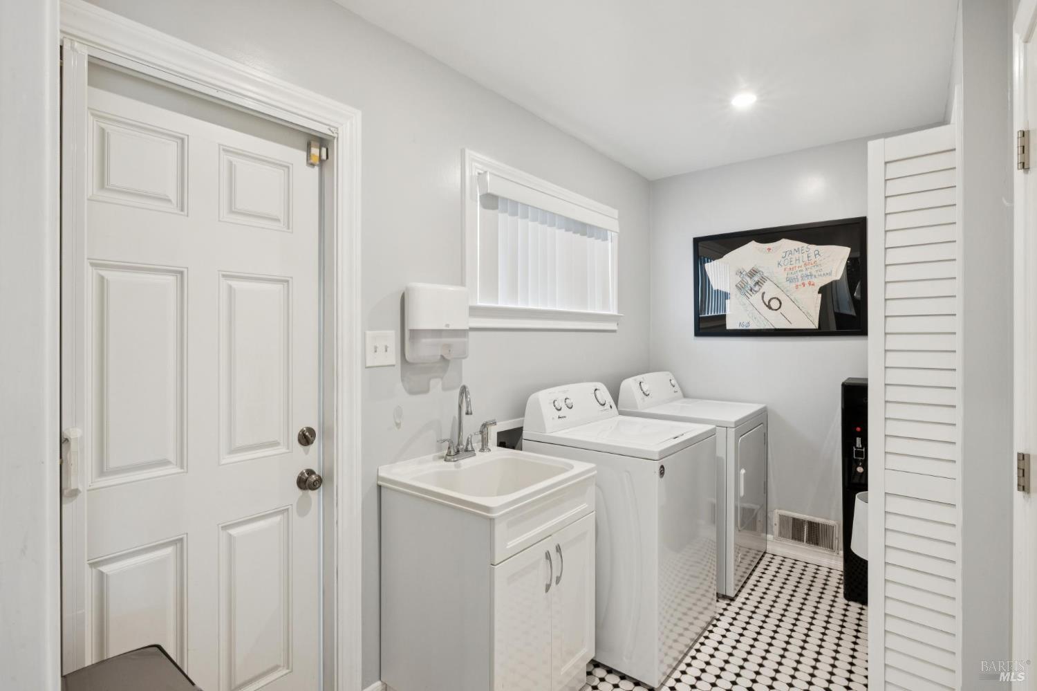 10 North Knoll Road Mill Valley, CA 94941 - Photo 17 of 43 Gallery Image 17