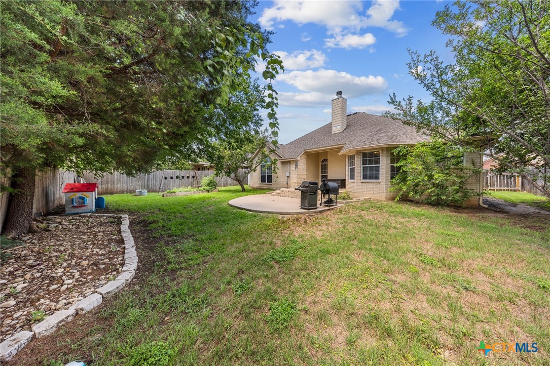 108 Gehler Circle Nolanville, TX 76559 - Photo 27 of 27 a view of a chair and table in the garden