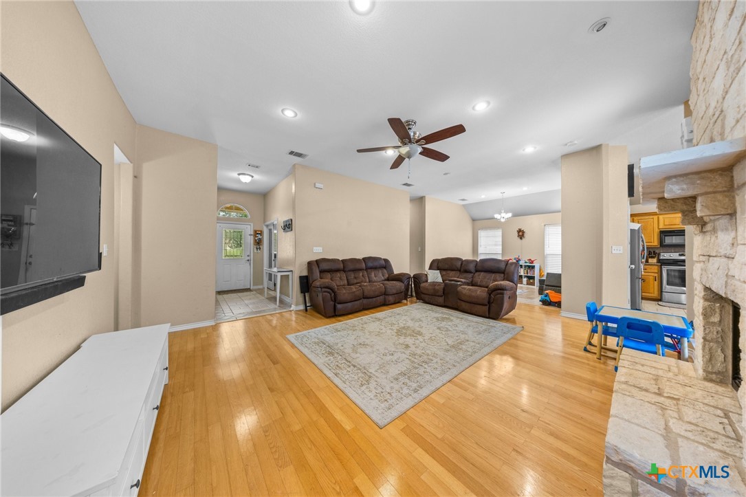 108 Gehler Circle Nolanville, TX 76559 - Photo 4 of 27 a living room with furniture and kitchen view