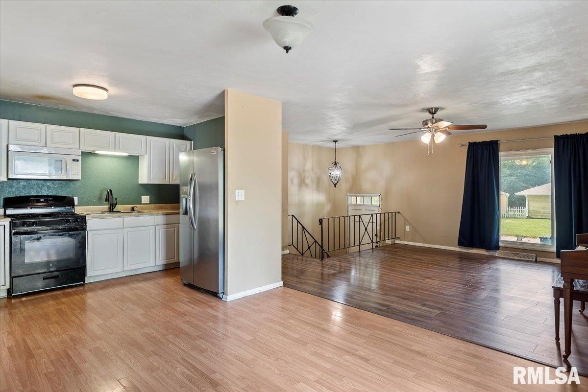 2401 Devonshire Road Springfield, IL 62703 - Photo 11 of 40
