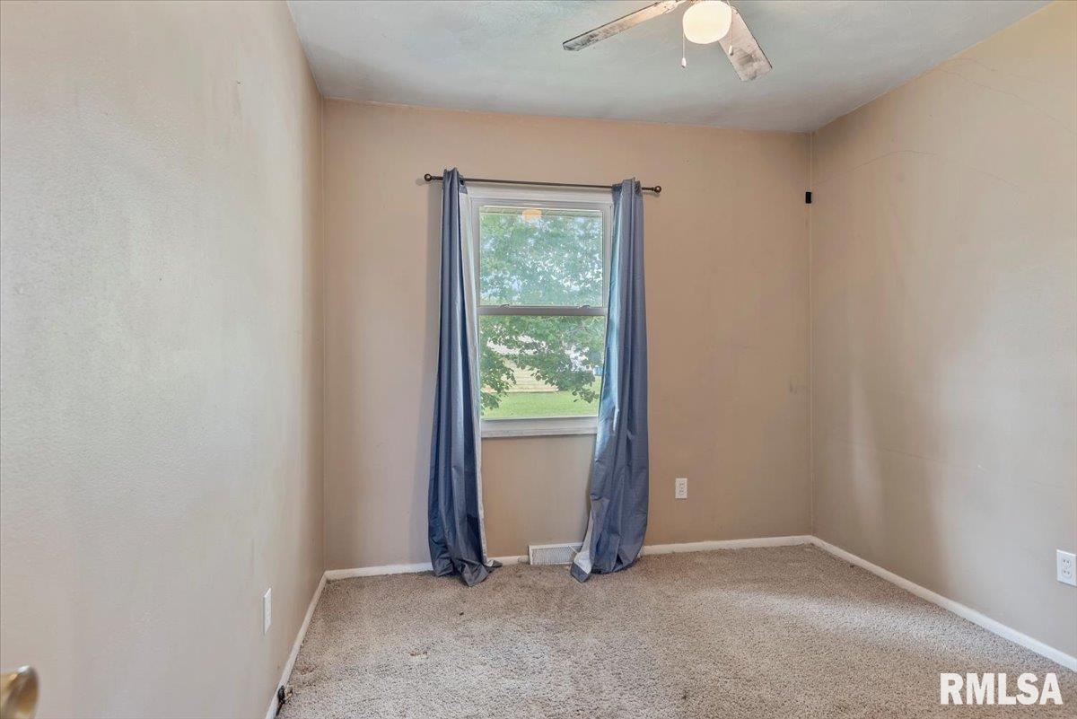 2401 Devonshire Road Springfield, IL 62703 - Photo 19 of 40