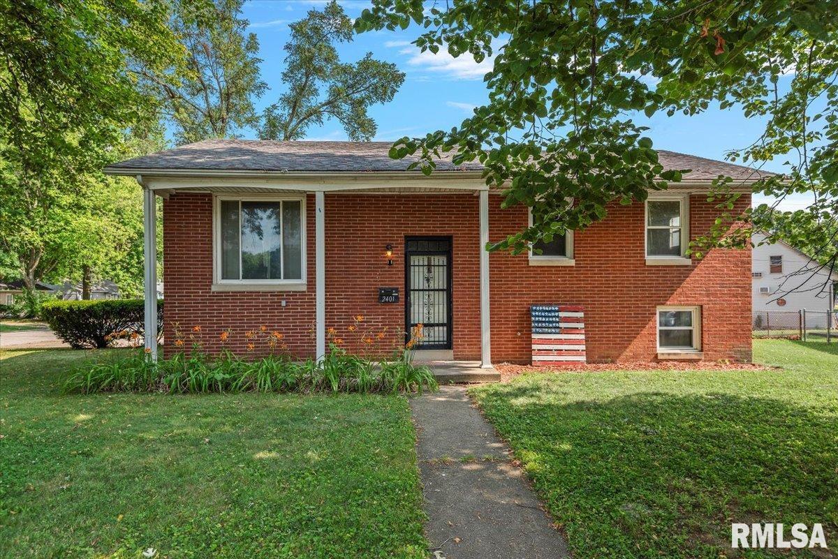2401 Devonshire Road Springfield, IL 62703 - Photo 2 of 40