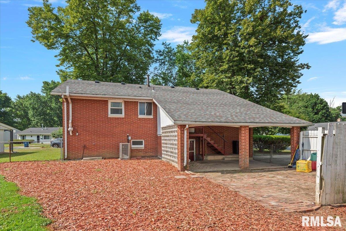 2401 Devonshire Road Springfield, IL 62703 - Photo 36 of 40