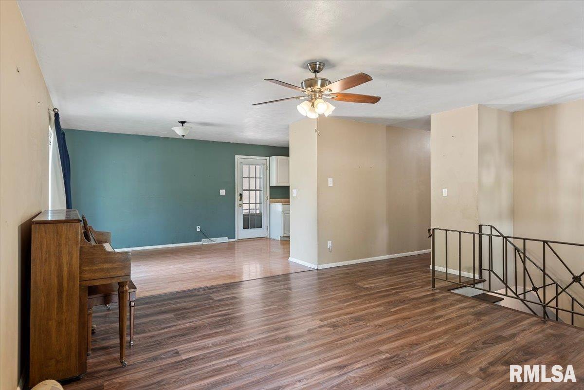 2401 Devonshire Road Springfield, IL 62703 - Photo 7 of 40