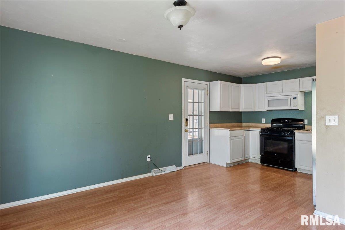 2401 Devonshire Road Springfield, IL 62703 - Photo 9 of 40