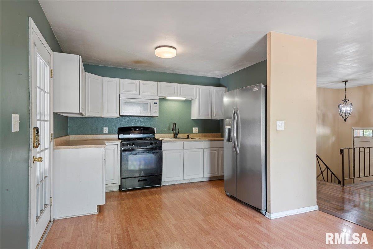 2401 Devonshire Road Springfield, IL 62703 - Photo 10 of 40