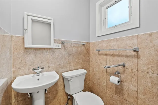 $439,000 | 7249 North Campbell Avenue, Unit B, Chicago, IL 60645