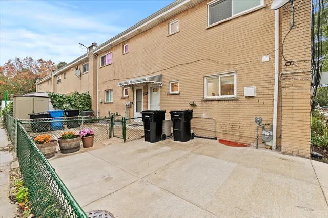 $439,000 | 7249 North Campbell Avenue, Unit B, Chicago, IL 60645