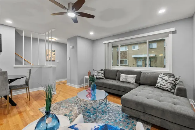 $439,000 | 7249 North Campbell Avenue, Unit B, Chicago, IL 60645