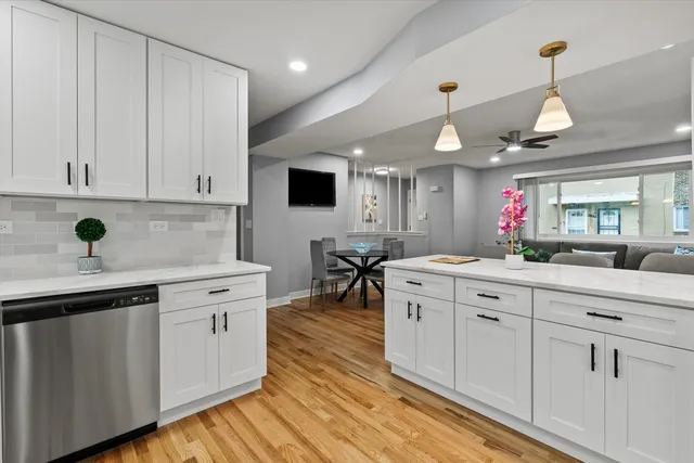 $439,000 | 7249 North Campbell Avenue, Unit B, Chicago, IL 60645