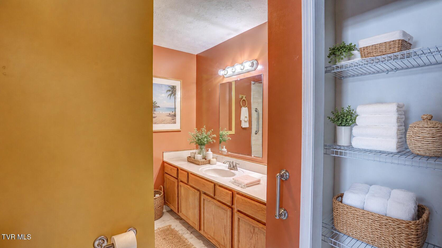 2545 Siam Road Elizabethton, TN 37643 - Photo 34 of 63 Primary Bath - VS