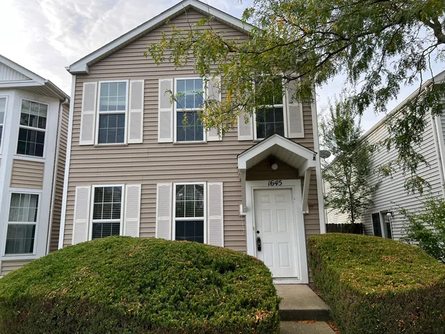 $1,799 | 1645 Victoria Park Circle, Unit 1645, Aurora, IL 60504