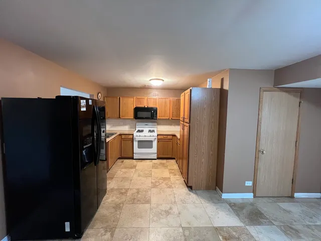 $1,799 | 1645 Victoria Park Circle, Unit 1645, Aurora, IL 60504