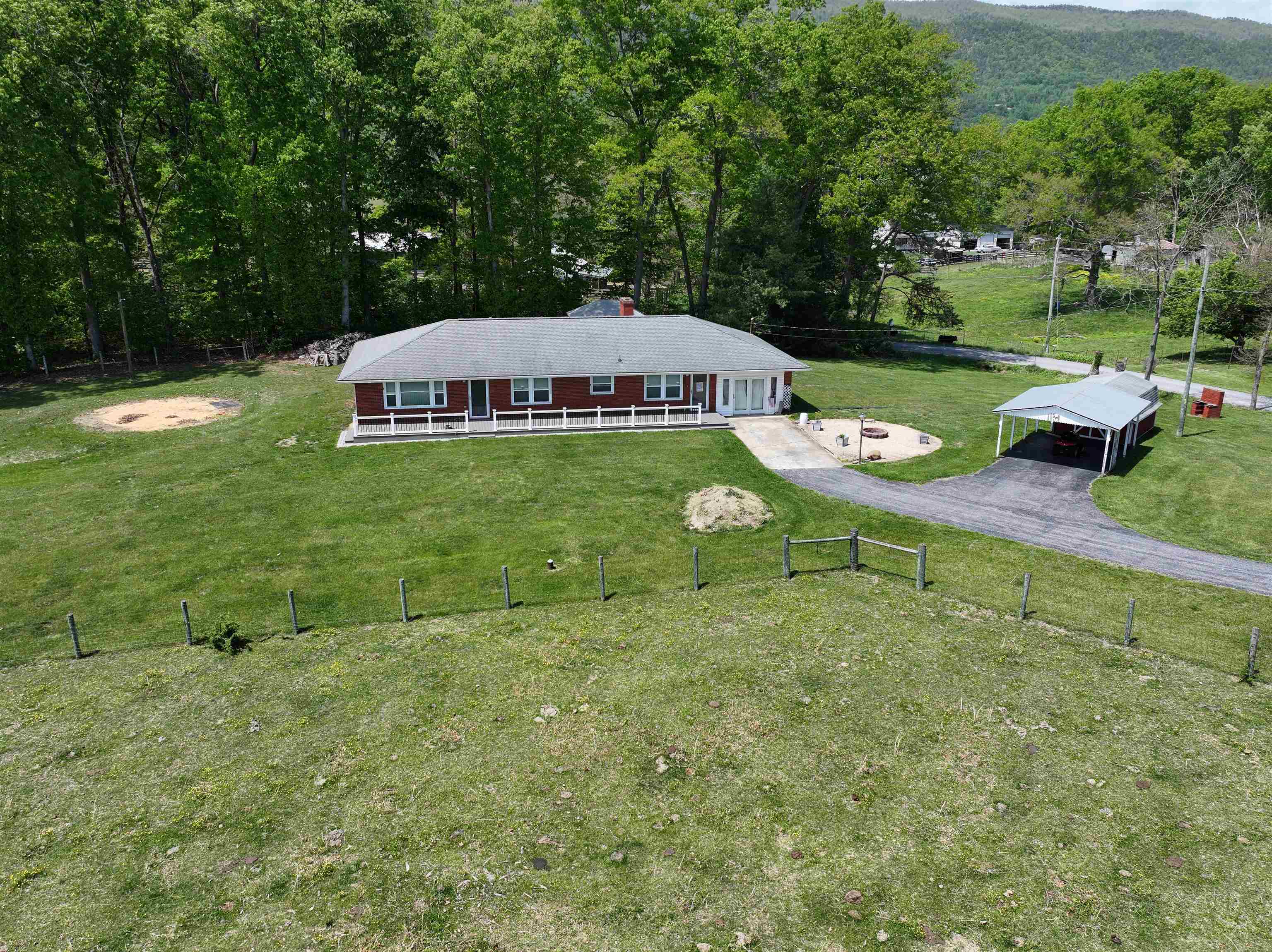 1335 Rinacas Corner Road Shenandoah, VA 22849 - Photo 4 of 35