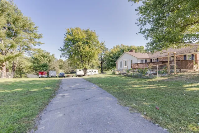 $2,700 | 2285 Nashville Highway, Columbia, TN 38401