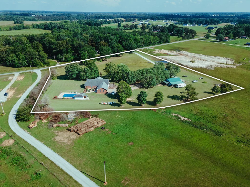 187 North Old Military Road Summertown, TN 38483 - Photo 4 of 36
