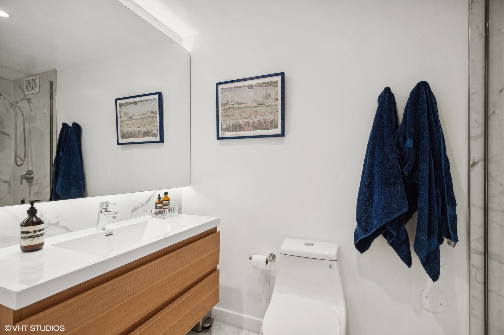 3100 North Lake Shore Drive, Unit 1404 Chicago, IL 60657 - Photo 12 of 15 a bathroom with a sink mirror and toilet