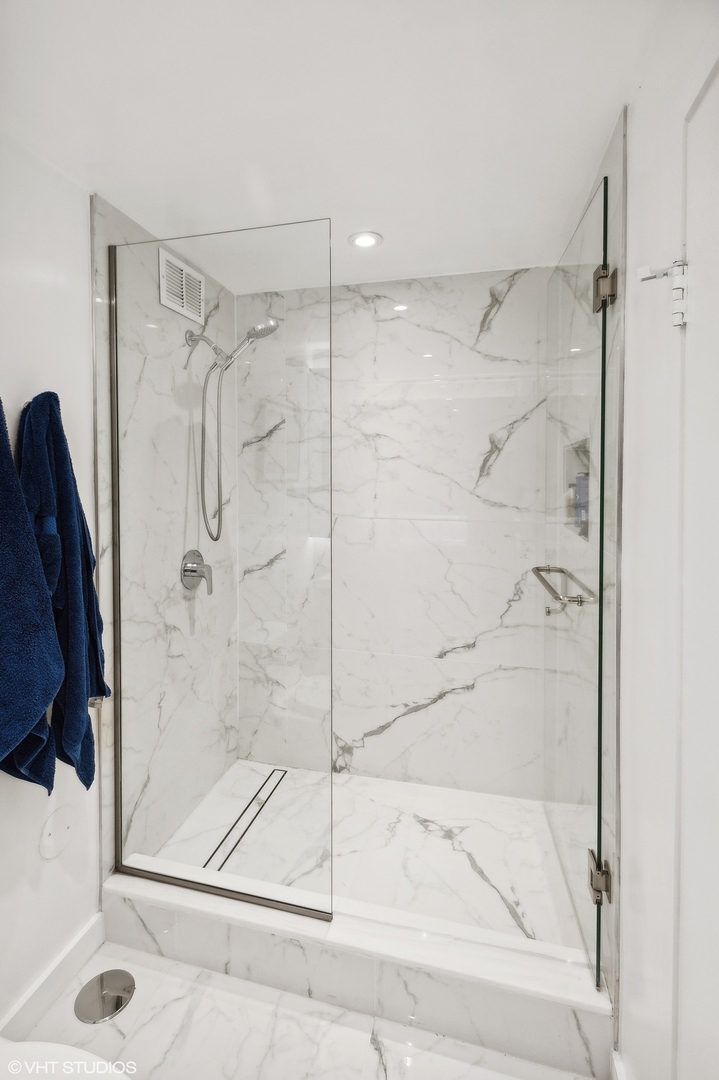 3100 North Lake Shore Drive, Unit 1404 Chicago, IL 60657 - Photo 13 of 15 a bathroom with a shower