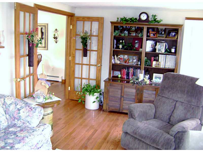 190 Colvintown Road Coventry, RI 02816 - Photo 11 of 16 Living Room.