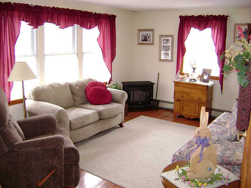 190 Colvintown Road Coventry, RI 02816 - Photo 10 of 16 Living Room.