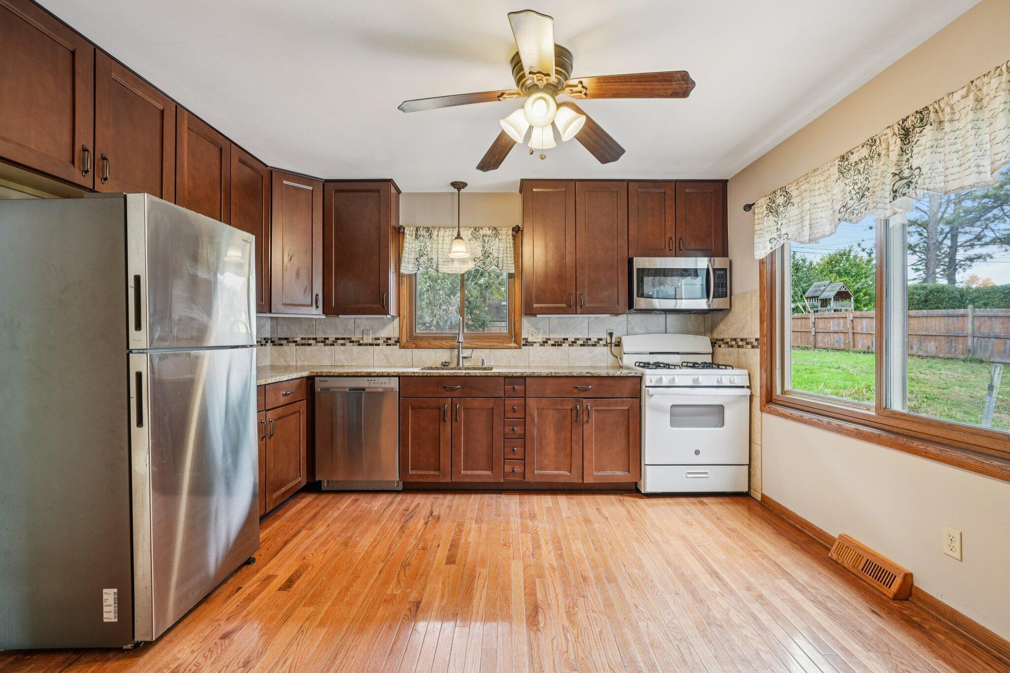 1164 Downing Drive Waukesha, WI 53186 - Photo 12 of 46 16-web-or-mls-Downing Dr-S2410-016