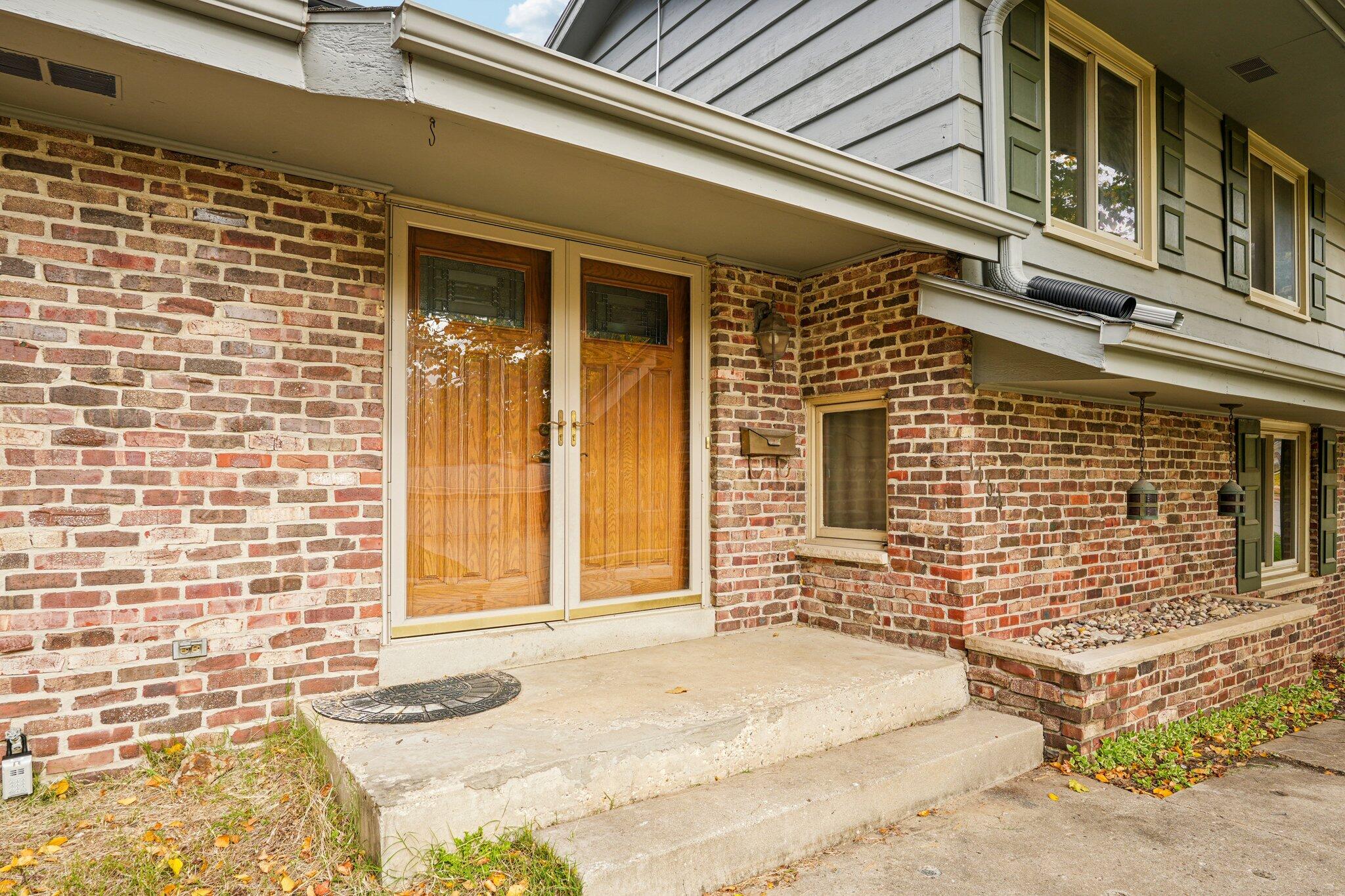 1164 Downing Drive Waukesha, WI 53186 - Photo 4 of 46 7-web-or-mls-Downing Dr-S2410-007