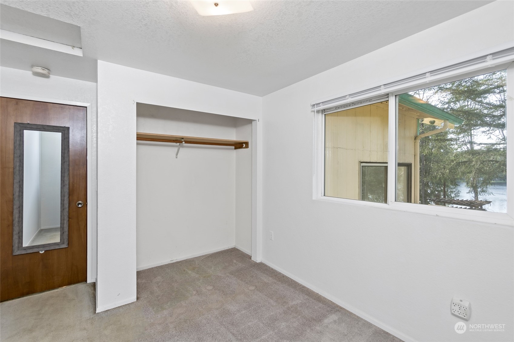 481 Arrowhead Drive Elma, WA 98541 - Photo 24 of 32 an empty room that has a window