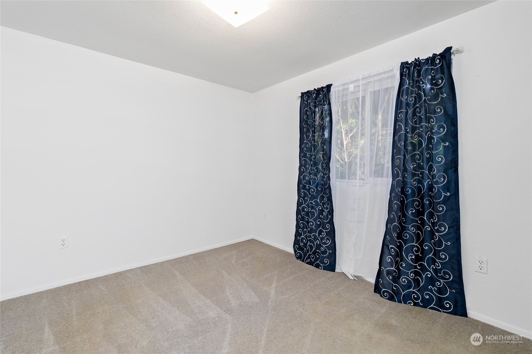 481 Arrowhead Drive Elma, WA 98541 - Photo 25 of 32 a view of a bedroom with wooden floor and a carpet