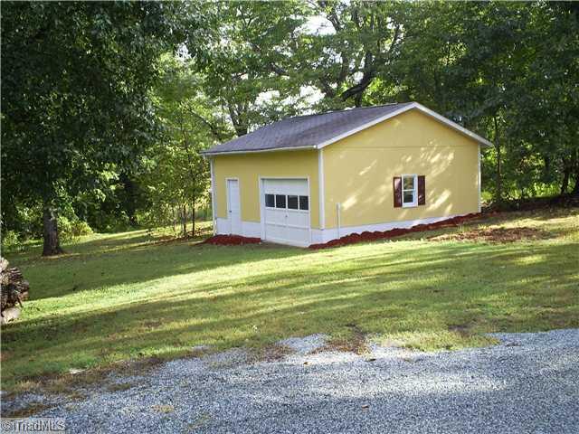 2240 Horseshoe Neck Road Lexington, NC 27295 - Photo 3 of 15 Parking Lot/Garage.