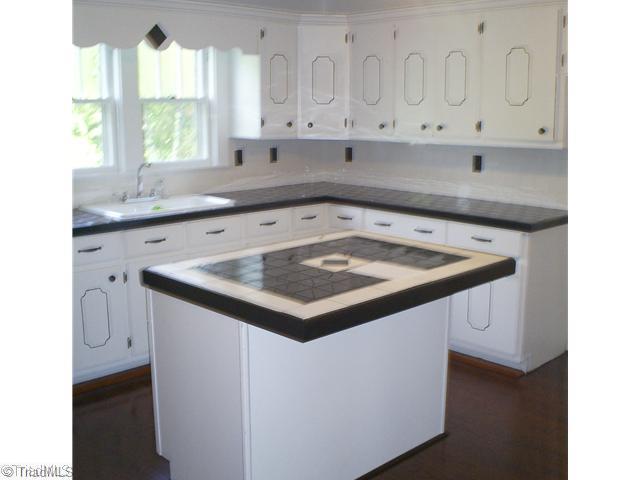 2240 Horseshoe Neck Road Lexington, NC 27295 - Photo 4 of 15 Kitchen.