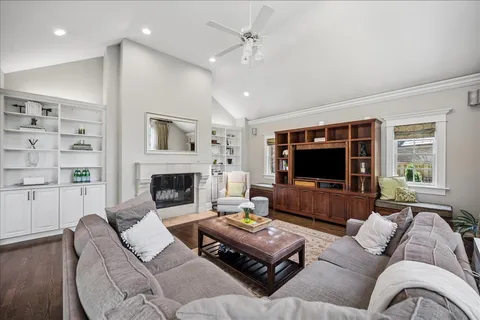 $1,899,000 | 1620 Canterbury Lane, Glenview, IL 60025