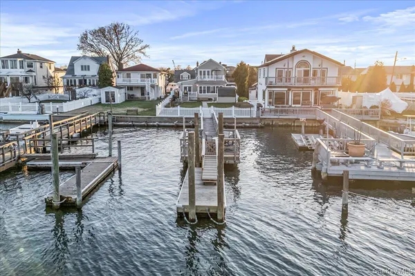 $1,199,000 | 3451 Bay Front Drive, Baldwin, NY 11510