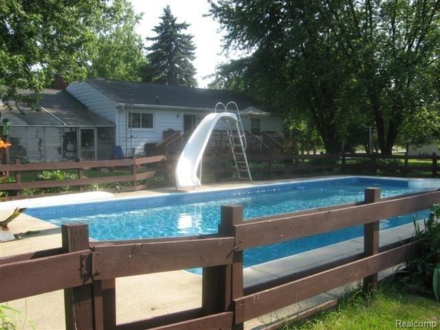 7101 East Richfield Road Davison, MI 48423 - Photo 5 of 16 POOL 3.JPG