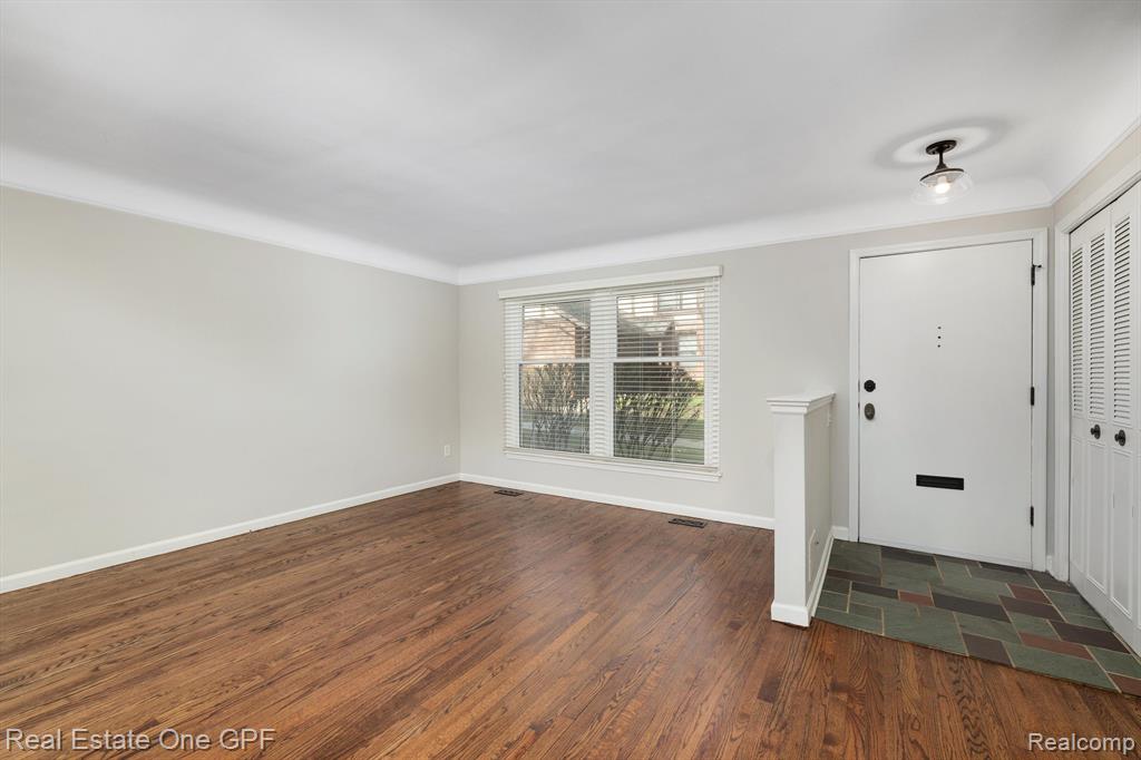 1708 Vernier Road Grosse Pointe Woods, MI 48236 - Photo 11 of 43