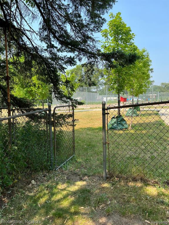 1313 Oak Street Rochester, MI 48307 - Photo 15 of 52