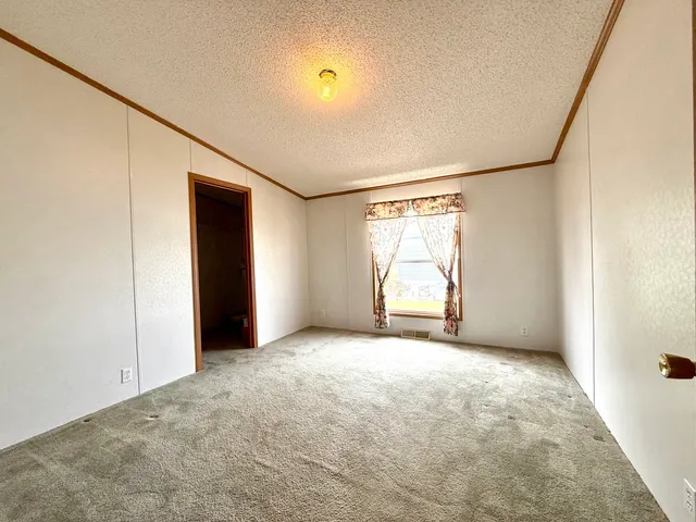 a view of empty room with window